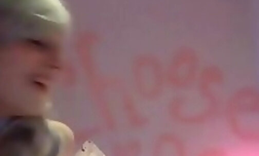 18yo slutty white trnsgender dildoing on live webcam