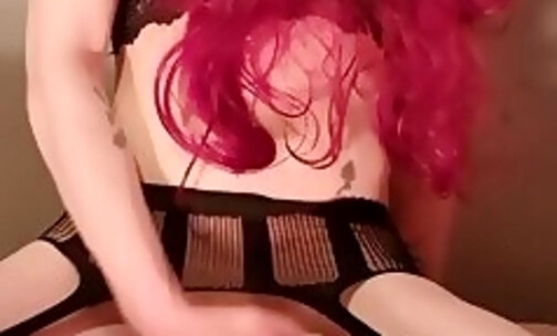 Redhead goddess lets you watch her cum