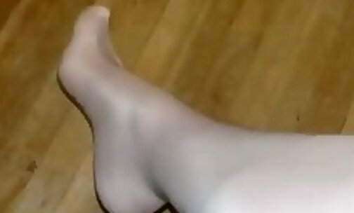 louise nyloned foot