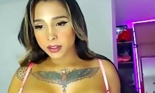Busty Tranny Gives An Amazing Show On Cam