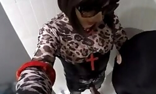 Fat slave takes CD piss in mouth