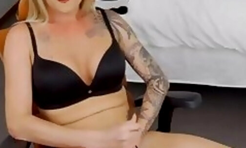 Tattooed blonde tranny jerking her dick