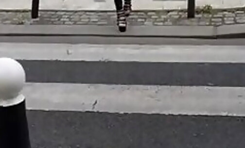 Walking and pissing in Paris
