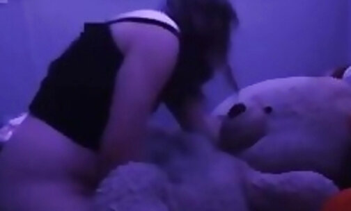 She loves fucking her bigt teddy bear on cam