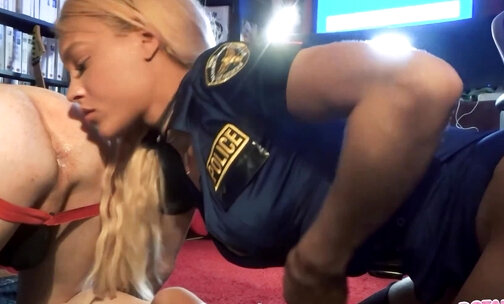 Policewoman with a huge cock turns her prisoner into a