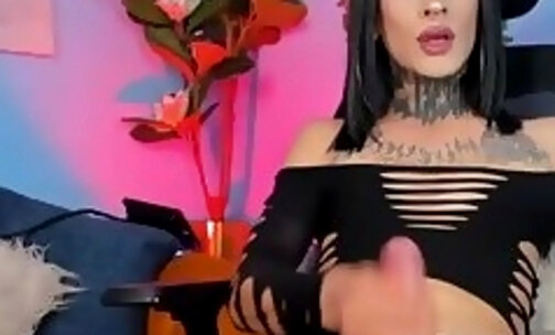 Goth shemale jerking on cam